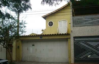 Imagem: A casa possui 3 Dormitórios, 1 Suíte, 5 Banheiros, 2 Vagas