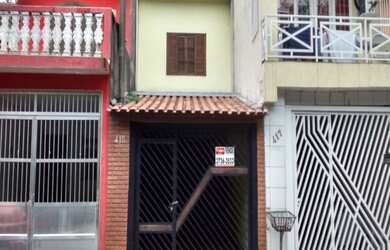 Imagem: A casa possui 2 Dormitórios, 1 Banheiro, 1 Vaga na garagem