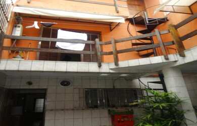 Imagem: A casa possui 4 Dormitórios, 3 Suítes, 3 Banheiros, 2 Vagas