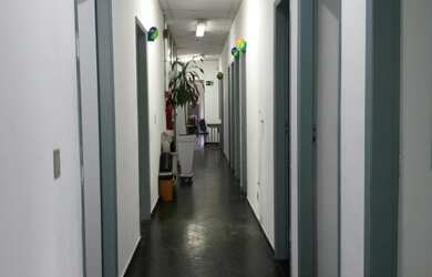 Imagem: A sala comercial possui 6 Banheiros, 3 Vagas na garagem, 1.160m²