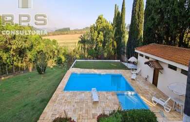 Imagem: A chácara possui 4 Dormitórios, 1 Suíte, 3 Banheiros, 1200m²