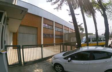 Imagem: O depósito possui 5 Banheiros, 10 Vagas na garagem, 1.500m²