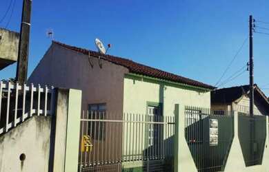 Imagem: A casa possui 3 Dormitórios, 1 Banheiro, 6 Vagas na garagem