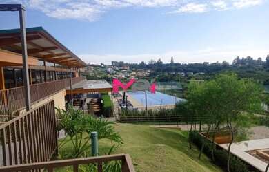 Imagem: O terreno possui 887m² de Área Privada e está localizado