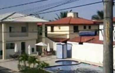 Imagem: A casa em condomínio possui 4 Dormitórios, 4 Suítes, 25 Banheiros