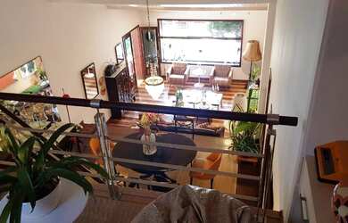 Imagem: A casa possui 4 Dormitórios, 2 Suítes, 3 Banheiros, 2 Vagas