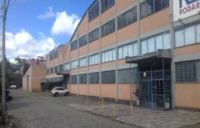 Imagem: O depósito para alugar possui 4 Banheiros, 6 Vagas na garagem