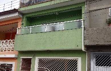 Imagem: A casa possui 3 Dormitórios, 1 Suíte, 1 Banheiro, 4 Vagas