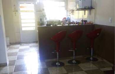 Imagem: A casa possui 3 Dormitórios, 2 Suítes, 4 Banheiros e 2 Vagas