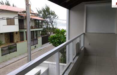 Imagem: A casa possui 3 Dormitórios, 2 Suítes, 1 Banheiro, 3 Vagas