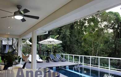 Imagem: A casa em condomínio possui 6 Dormitórios, 6 Suítes, 8 Banheiros