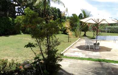 Imagem: A casa possui 4 Dormitórios, 2 Suítes, 4 Banheiros, 10 Vagas