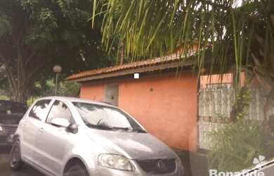 Imagem: A casa possui 4 Dormitórios, 2 Banheiros, 3 Vagas na garagem