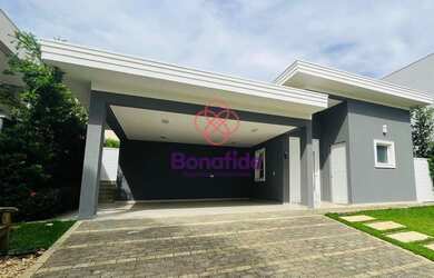 Imagem: A casa em condomínio possui 4 Dormitórios, 4 Suítes, 5 Banheiros