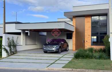 Imagem: A casa em condomínio possui 3 Dormitórios, 3 Suítes, 4 Banheiros