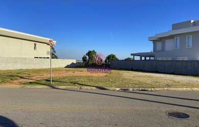 Imagem: O terreno à venda possui e está localizado em Loteamento