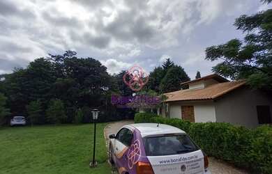 Imagem: A casa possui 5 Dormitórios, 4 Suítes, 8 Banheiros, 26 Vagas