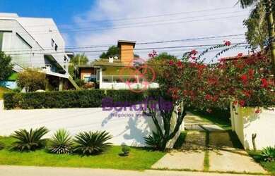 Imagem: A casa em condomínio possui 5 Dormitórios, 3 Suítes, 6 Banheiros