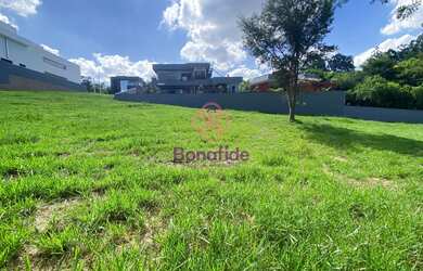 Imagem: O terreno possui 2.400m² de Área Privada e está localizado