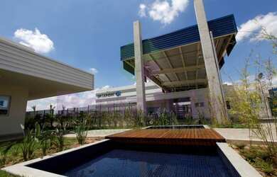 Imagem: O depósito possui 2 Banheiros e 3 Vagas na garagem e está