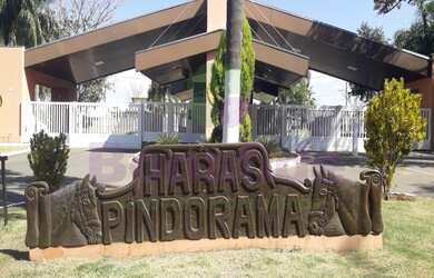 Imagem: A casa em condomínio possui 4 Dormitórios, 4 Suítes, 2 Banheiros