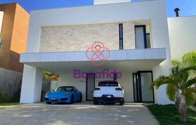 Imagem: A casa em condomínio possui 3 Dormitórios, 3 Suítes, 5 Banheiros