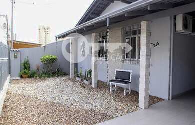 Imagem: A casa possui 3 Dormitórios, 1 Suíte, 2 Banheiros, 2 Vagas