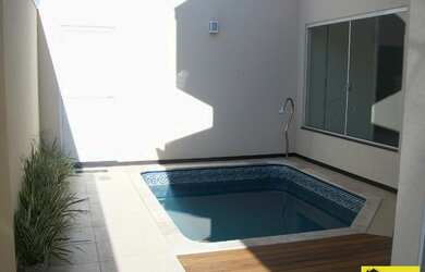 Imagem: A casa em condomínio possui 3 Dormitórios, 3 Suítes, 5 Banheiros