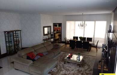 Imagem: A casa em condomínio possui 4 Dormitórios, 4 Suítes, 6 Banheiros