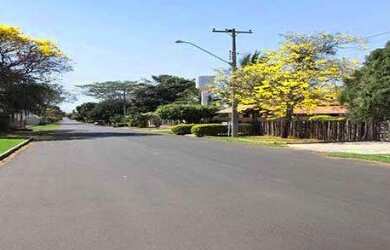 Imagem: O terreno possui 1.700m² de Área Privada e está localizado