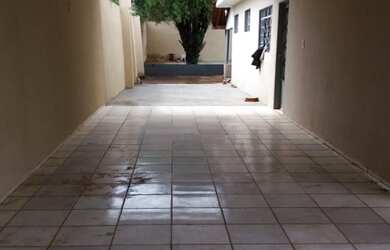 Imagem: A casa possui 2 Dormitórios, 1 Suíte, 3 Banheiros, 2 Vagas