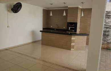 Imagem: A casa em condomínio possui 3 Dormitórios, 1 Suíte, 2 Banheiros