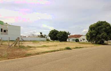 Imagem: O terreno possui 1.050m² de Área Privada e está localizado