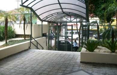 Imagem: A sala comercial possui 2 Banheiros e 1 Vaga na garagem e está