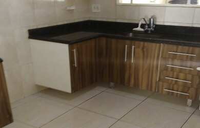 Imagem: A casa possui 2 Dormitórios, 1 Banheiro, 1 Vaga na garagem