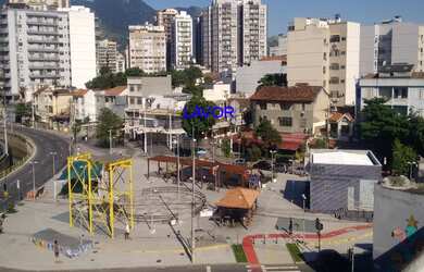 Imagem: O apartamento possui 2 Dormitórios, 1 Suíte, 2 Banheiros