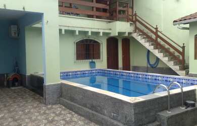 Imagem: A casa possui 3 Dormitórios, 1 Suíte, 3 Banheiros, 5 Vagas