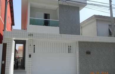 Imagem: A casa possui 3 Dormitórios, 3 Suítes, 4 Banheiros, 3 Vagas