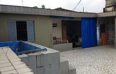 Imagem: A casa possui 3 Dormitórios, 1 Suíte, 3 Banheiros, 4 Vagas