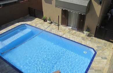 Imagem: A casa possui 3 Dormitórios, 3 Suítes, 4 Banheiros, 3 Vagas