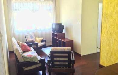 Imagem: O apartamento possui 2 Dormitórios, 1 Banheiro, 1 Vaga na garagem