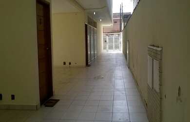 Imagem: A casa possui 3 Dormitórios, 1 Suíte, 3 Banheiros, 4 Vagas