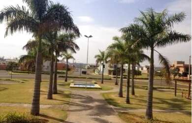 Imagem: O terreno possui 300m² de Área Privada e está localizado