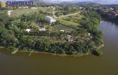 Imagem: A chácara possui 6 Dormitórios, 3 Suítes, 6 Banheiros e 4