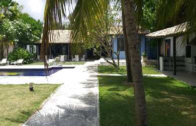 Imagem: A casa possui 4 Dormitórios, 2 Suítes, 4 Banheiros, 6 Vagas