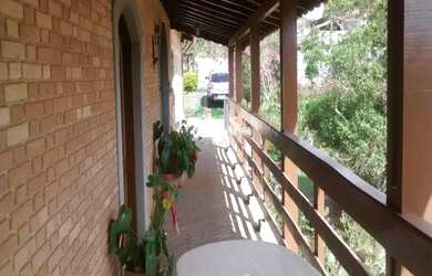 Imagem: A casa possui 5 Dormitórios, 3 Suítes, 4 Banheiros, 2 Vagas