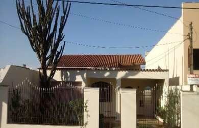 Imagem: A casa possui 4 Dormitórios, 3 Suítes, 4 Banheiros, 2 Vagas