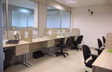 Imagem: A sala comercial possui 10 Vagas na garagem e 599m² de Área