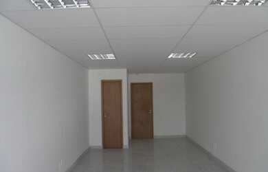 Imagem: A sala comercial possui 1 Dormitório, 1 Banheiro, 1 Vaga na