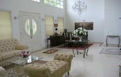 Imagem: A casa em condomínio possui 4 Dormitórios, 8 Banheiros, 4